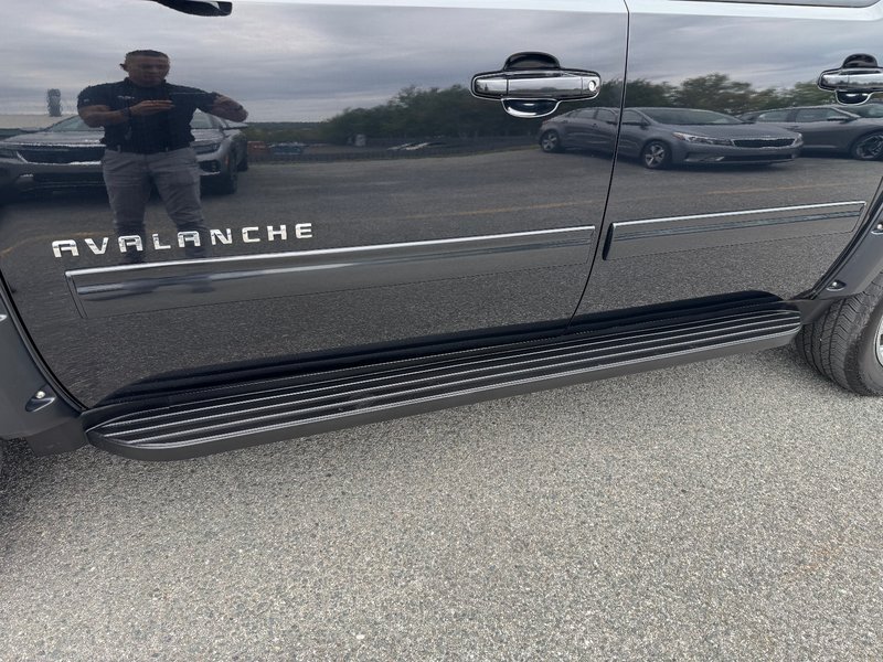 Chevrolet Avalanche LT Z71 4X4 PNEUS D'HIVER DEMARREUR PAS ACCIDENTE 2011 INSPECTE+HITCH+COUVRE CAISSE RIGIDE+PROTECTEUR DE CAISSE+CLIMATISATION BI-ZONES+BLUETOOTH+MAGS 20''