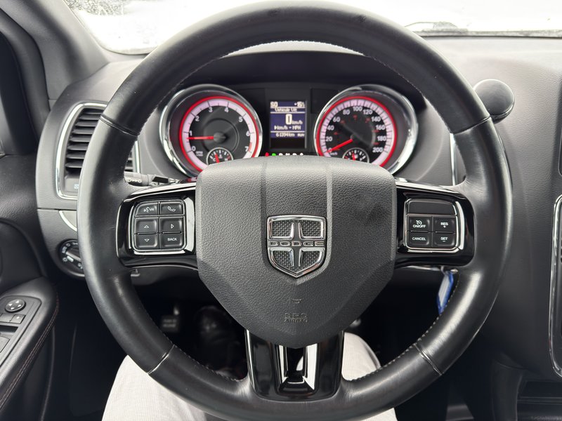 Dodge Grand Caravan Premium Plus PNEUS D'HIVER DEMARREUR PAS ACCIDENTE 2020 INSPECTE+HITCH+VOLANT CHAUFFANT+CUIR/TISSUS+SIEGE ELECTRIQUE+PORTES/HAYON ELECTRIQUE+MAGS 17''