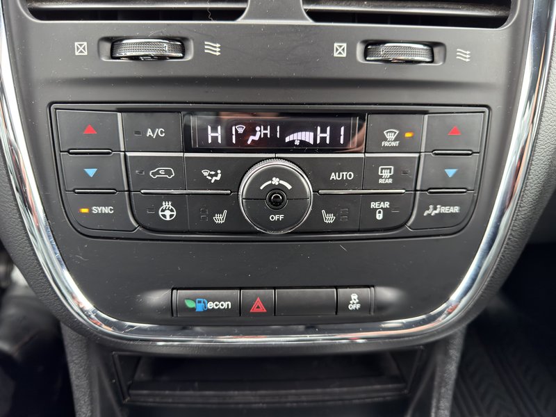 Dodge Grand Caravan Premium Plus PNEUS D'HIVER DEMARREUR PAS ACCIDENTE 2020 INSPECTE+HITCH+VOLANT CHAUFFANT+CUIR/TISSUS+SIEGE ELECTRIQUE+PORTES/HAYON ELECTRIQUE+MAGS 17''