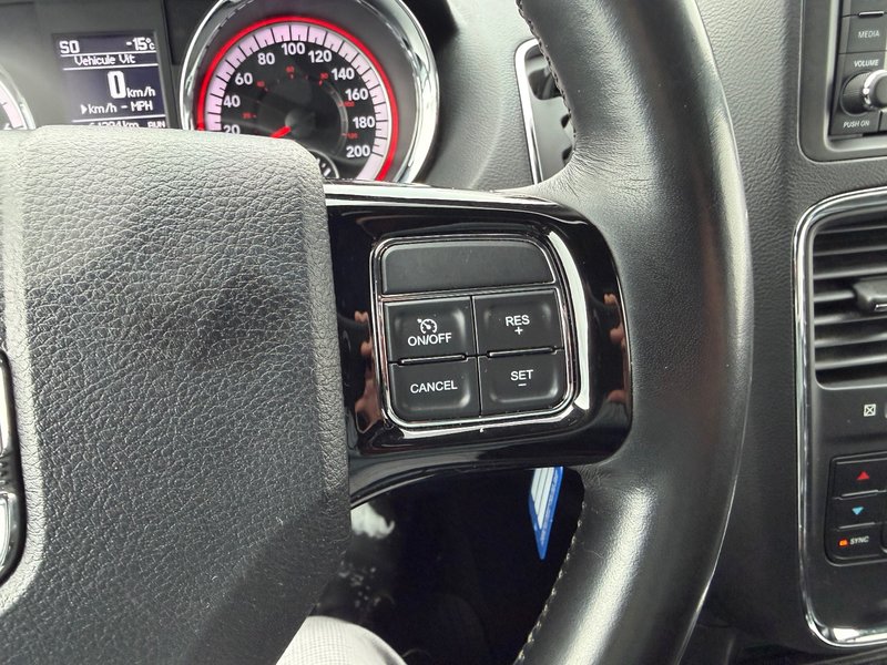 Dodge Grand Caravan Premium Plus PNEUS D'HIVER DEMARREUR PAS ACCIDENTE 2020 INSPECTE+HITCH+VOLANT CHAUFFANT+CUIR/TISSUS+SIEGE ELECTRIQUE+PORTES/HAYON ELECTRIQUE+MAGS 17''