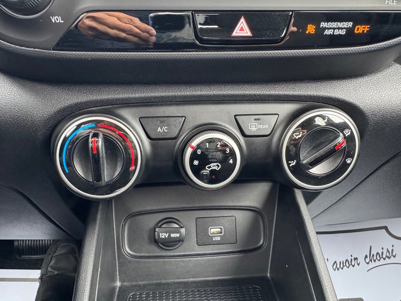 Hyundai Venue Essential PNEUS D'HIVER APPLE CARPLAY PAS ACCIDENT 2021 INSPECTE+CAMERA DE RECUL+SIEGES CHAUFFANTS+AIR CLIMATISE+BLUETOOTH+REGULATEUR DE VITESSES