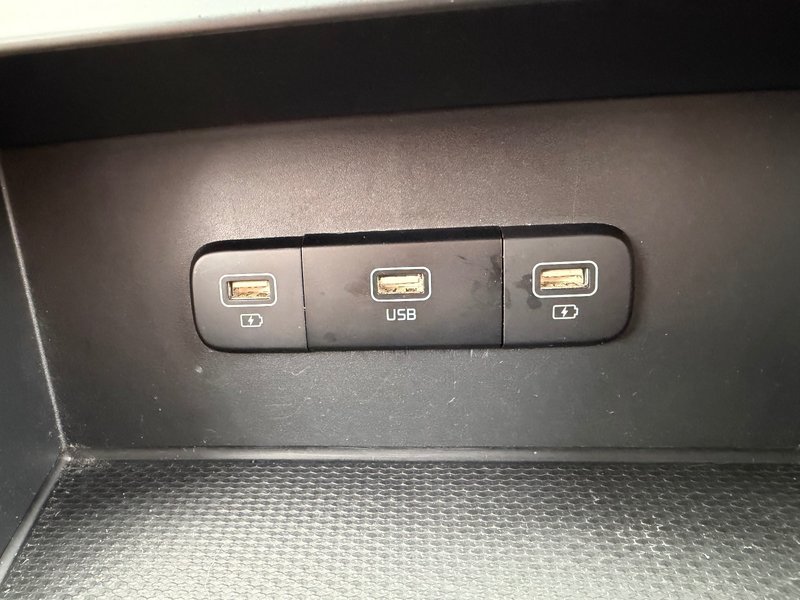 Kia Carnival LX WRAP CAPOT ET TOIT PNEUS D'HIVER PAS ACCIDENTE 2022 INSPECTE+PNEUS D'ÉTÉ NEUFS+HTICH+MAGS 19''+ANDROID AUTO/APPLE CARPLAY+CAMERA DE RECUL+AIR CLIMATISE