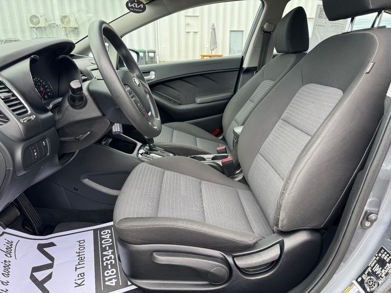 Kia Forte LX+ PNEUS NEUFS APPLE CARPLAY SIEGES CHAUFFANTS 2018 INSPECTE+CAMERA DE RECUL+AIR CLIMATISE+RADIO SIRIUS+REGULATEUR DE VITESSES+PHARES AUTOMATIQUE