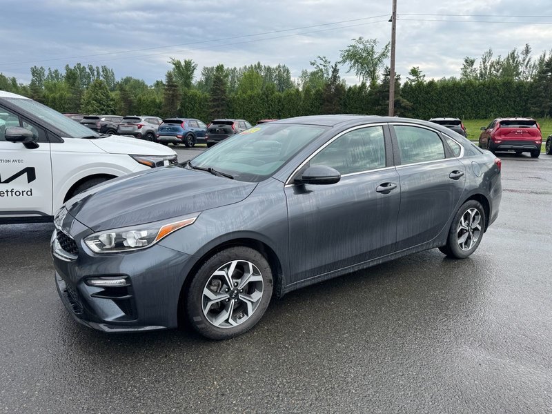 Kia Forte EX VOLANT CHAUFFANT APPLE CARPLAY PAS ACCIDENTE 2021 INSPECTE+DETECTEUR D'ANGLES MORTS+CHARGEUR INDUCTIF POUR CELLULAIRE+CAMERA DE RECUL+MAGS 16''