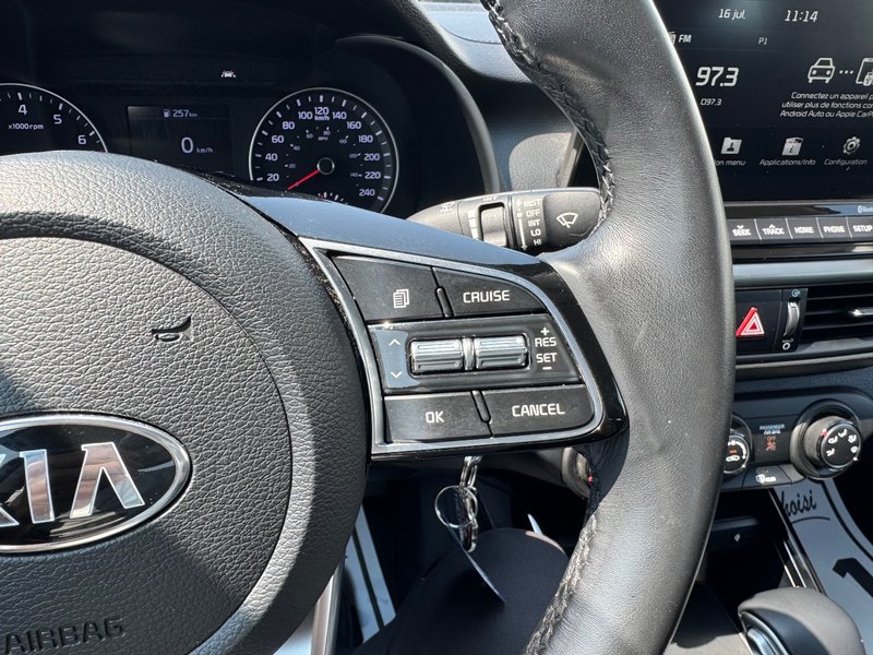 Kia Forte EX VOLANT CHAUFFANT APPLE CARPLAY PAS ACCIDENTE 2021 INSPECTE+DETECTEUR D'ANGLES MORTS+CHARGEUR INDUCTIF POUR CELLULAIRE+CAMERA DE RECUL+MAGS 16''