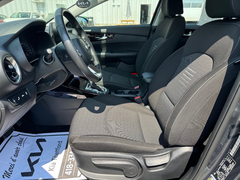 Kia Forte EX VOLANT CHAUFFANT APPLE CARPLAY PAS ACCIDENTE 2021 INSPECTE+DETECTEUR D'ANGLES MORTS+CHARGEUR INDUCTIF POUR CELLULAIRE+CAMERA DE RECUL+MAGS 16''