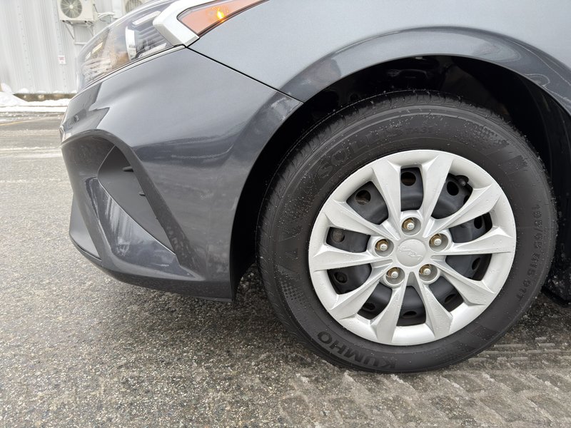 Kia Forte LX APPLE CARPLAY SIEGES CHAUFFANTS PAS ACCIDENTE 2023 INSPECTE+AIR CLIMATISE+BLUETOOTH+REGULATEUR DE VITESSES+PHARES AUTOMATIQUE+COMMANDES AU VOLANT