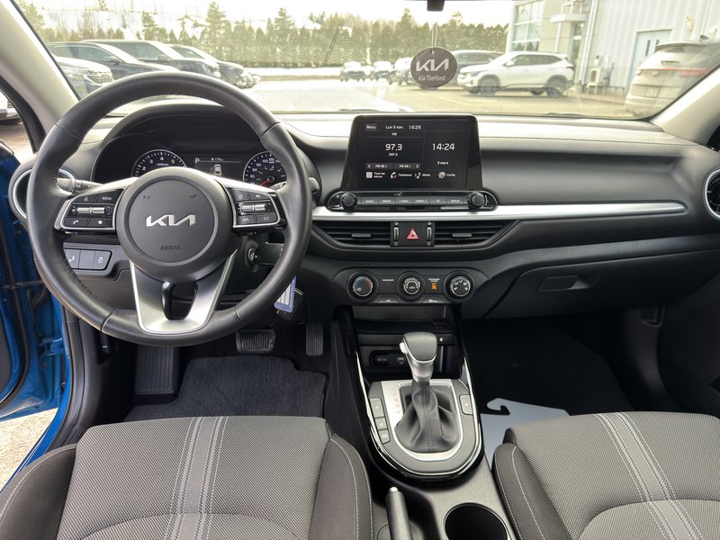 Kia Forte EX+ PNEUS D'HIVER DEMARREUR PAS ACCIDENTE 2023 INSPECTE+TOIT OUVRANT+MAGS 17''+DETECTEUR D'ANGLES MORTS+VOLANT CHAUFFANT+APPLE CARPLAY+BLUETOOTH