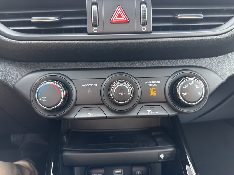Kia Forte EX+ PNEUS D'HIVER DEMARREUR PAS ACCIDENTE 2023 INSPECTE+TOIT OUVRANT+MAGS 17''+DETECTEUR D'ANGLES MORTS+VOLANT CHAUFFANT+APPLE CARPLAY+BLUETOOTH