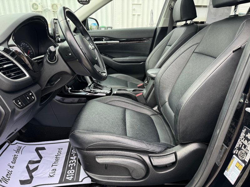 Kia Seltos EX AWD DEMARREUR VOLANT CHAUFFANT PAS ACCIDENTE 2021 INSPECTE+DETECTEUR D'ANGLES MORTS+TOIT OUVRANT+SIEGES CHAUFFANTS+AIR CLIMATISE+CUIR+MAGS 17''