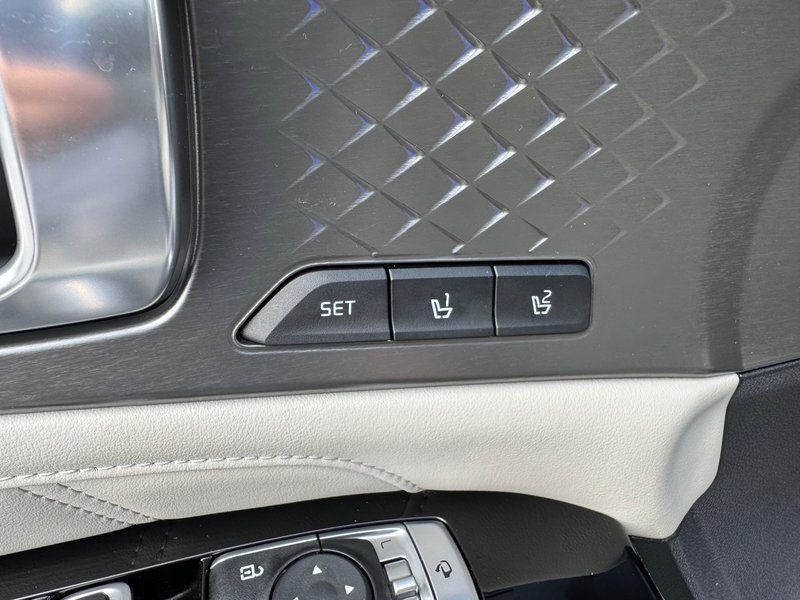 Kia Sorento Plug-In Hybrid PHEV SX AWD PNEUS D'HIVER DEMARREUR PAS ACCIDENTE 2023 INSPECTE+HITCH+INTERIEUR GRIS+CUIR+SIEGES ELECTRIQUES+HAYON INTELLIGENT+GPS+RADIO SIRIUS