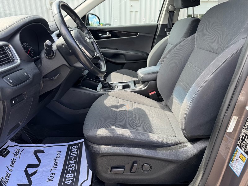 Kia Sorento LX V6 HITCH APPLE CARPLAY PAS ACCIDENTE 2019 INSPECTE+SIEGE CONDUCTEUR ELECTRIQUE+VOLANT CHAUFFANT+CHARGEUR INDUCTIF POUR CELLULAIRE+MAGS 17''