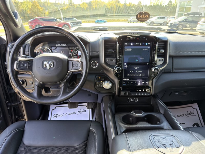 Ram 1500 Sport V8 4X4 DEMARREUR HITCH PAS ACCIDENTE 2022 INSPECTE+LIFT KIT AVEC TABLE+PNEUS TOUTE SAISON AVEC MAGS 20''+CAPOT AERE+TOILE DE CAISSE
