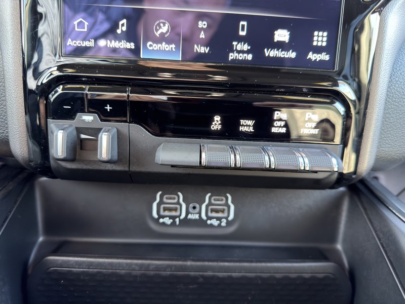 Ram 1500 Sport V8 4X4 DEMARREUR HITCH PAS ACCIDENTE 2022 INSPECTE+LIFT KIT AVEC TABLE+PNEUS TOUTE SAISON AVEC MAGS 20''+CAPOT AERE+TOILE DE CAISSE