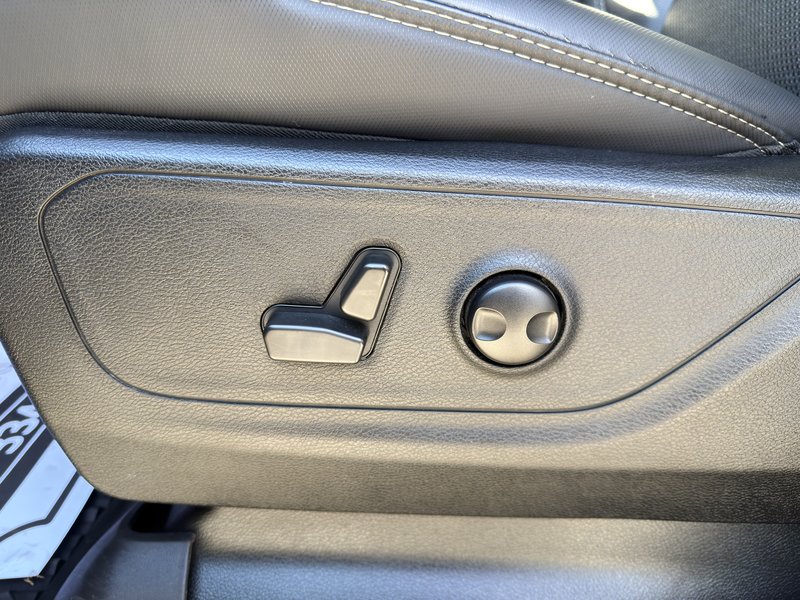 Ram 1500 Sport V8 4X4 DEMARREUR HITCH PAS ACCIDENTE 2022 INSPECTE+LIFT KIT AVEC TABLE+PNEUS TOUTE SAISON AVEC MAGS 20''+CAPOT AERE+TOILE DE CAISSE