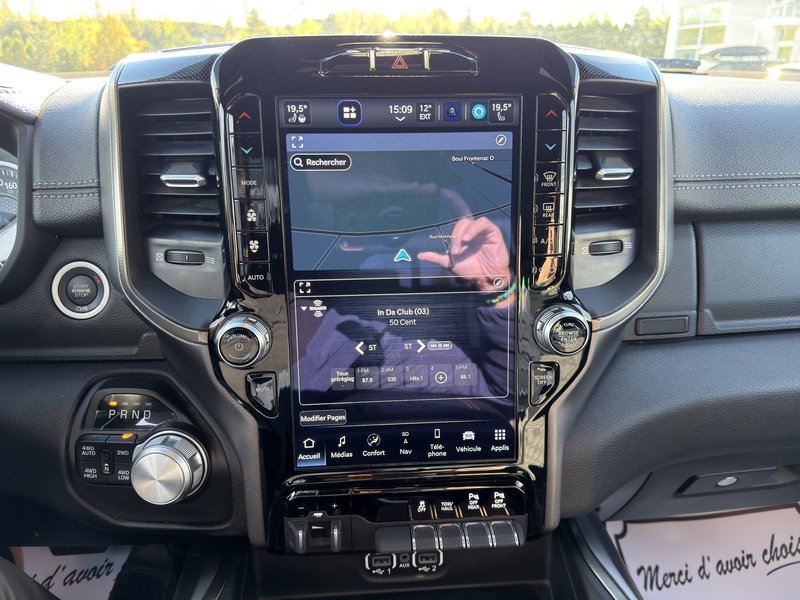 Ram 1500 Sport V8 4X4 DEMARREUR HITCH PAS ACCIDENTE 2022 INSPECTE+LIFT KIT AVEC TABLE+PNEUS TOUTE SAISON AVEC MAGS 20''+CAPOT AERE+TOILE DE CAISSE