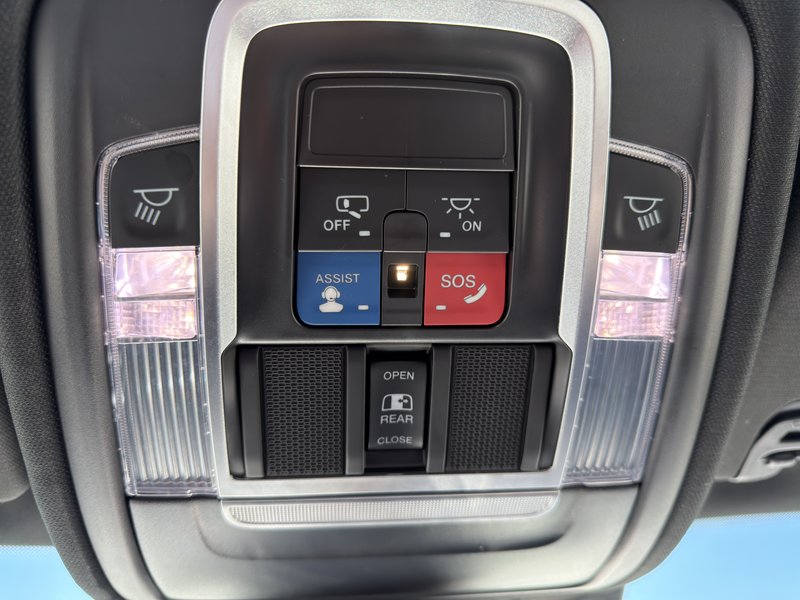 Ram 1500 Sport V8 4X4 DEMARREUR HITCH PAS ACCIDENTE 2022 INSPECTE+LIFT KIT AVEC TABLE+PNEUS TOUTE SAISON AVEC MAGS 20''+CAPOT AERE+TOILE DE CAISSE