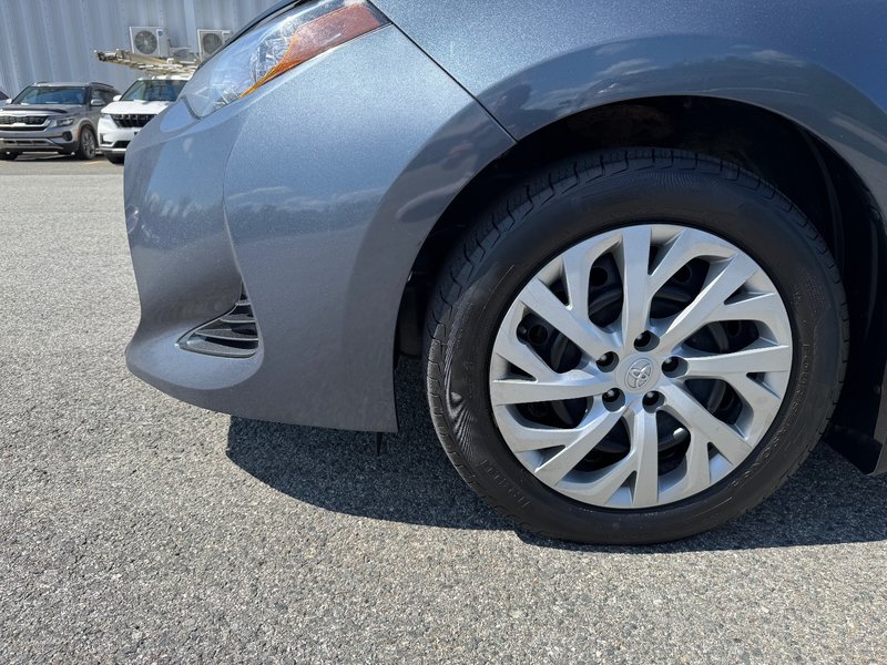 Toyota Corolla LE CAMERA RECUL SIEGES CHAUFFANTS PAS ACCIDENTE 2017 INSPECTE+AIR CLIMATISE+REGULATEUR DE VITESSES+BLUETOOTH+GROUPE ELECTRIQUE+PHARES AUTOMATIQUE