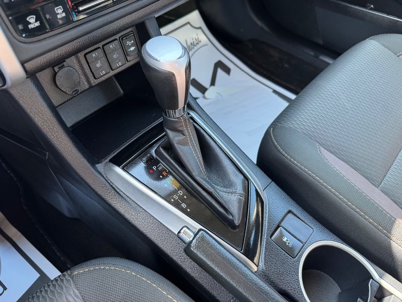 Toyota Corolla LE CAMERA RECUL SIEGES CHAUFFANTS PAS ACCIDENTE 2017 INSPECTE+AIR CLIMATISE+REGULATEUR DE VITESSES+BLUETOOTH+GROUPE ELECTRIQUE+PHARES AUTOMATIQUE