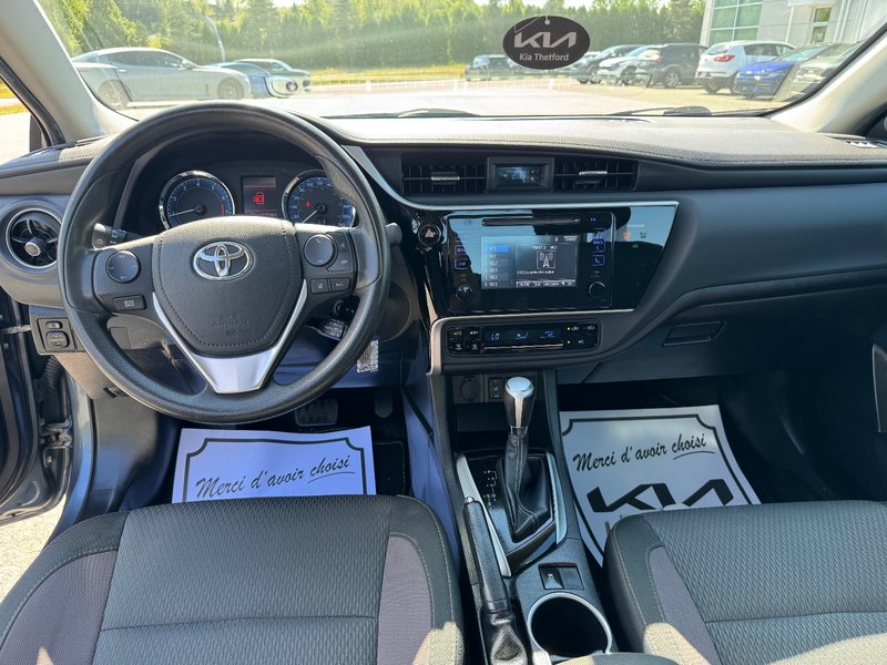 Toyota Corolla LE CAMERA RECUL SIEGES CHAUFFANTS PAS ACCIDENTE 2017 INSPECTE+AIR CLIMATISE+REGULATEUR DE VITESSES+BLUETOOTH+GROUPE ELECTRIQUE+PHARES AUTOMATIQUE