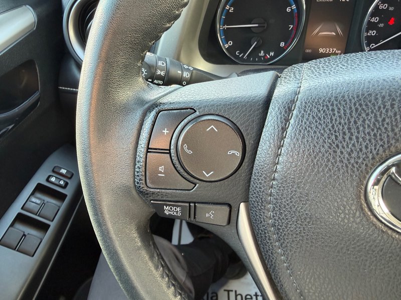 Toyota RAV4 XLE AWD PNEUS D'HIVER HITCH PAS ACCIDENTE 2017 INSPECTE+DETECTEUR D'ANGLES MORTS+HAYON ELECTRIQUE+TOIT OUVRANT+SIEGES CHAUFFANTS+MAGS 17''