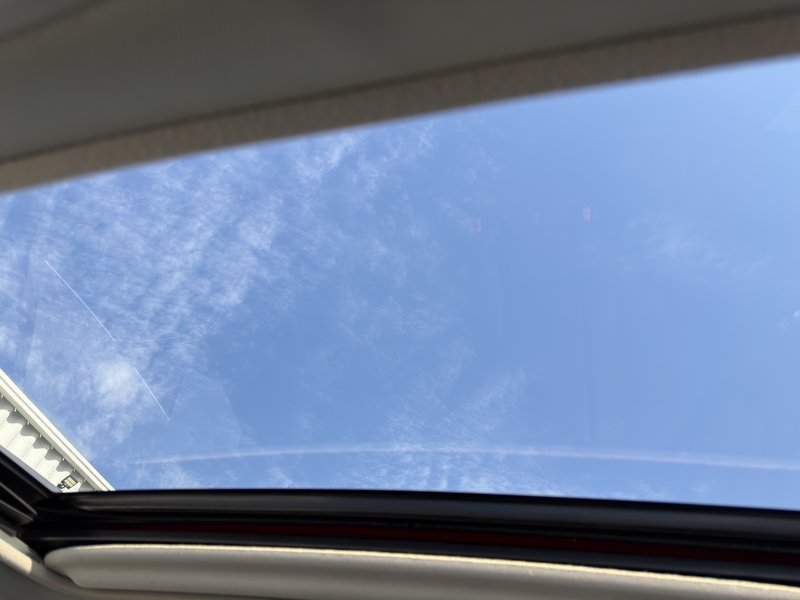 Toyota RAV4 XLE AWD PNEUS D'HIVER HITCH PAS ACCIDENTE 2017 INSPECTE+DETECTEUR D'ANGLES MORTS+HAYON ELECTRIQUE+TOIT OUVRANT+SIEGES CHAUFFANTS+MAGS 17''