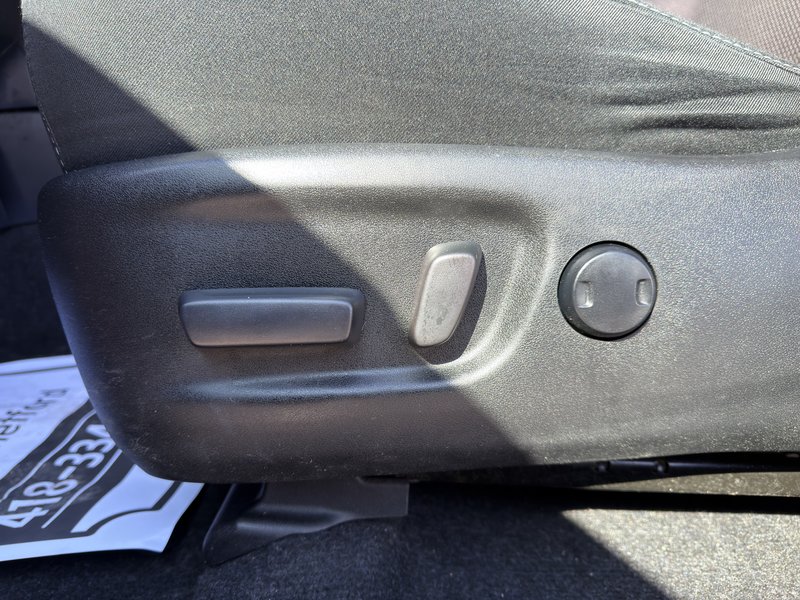 Toyota RAV4 XLE AWD PNEUS D'HIVER HITCH PAS ACCIDENTE 2017 INSPECTE+DETECTEUR D'ANGLES MORTS+HAYON ELECTRIQUE+TOIT OUVRANT+SIEGES CHAUFFANTS+MAGS 17''