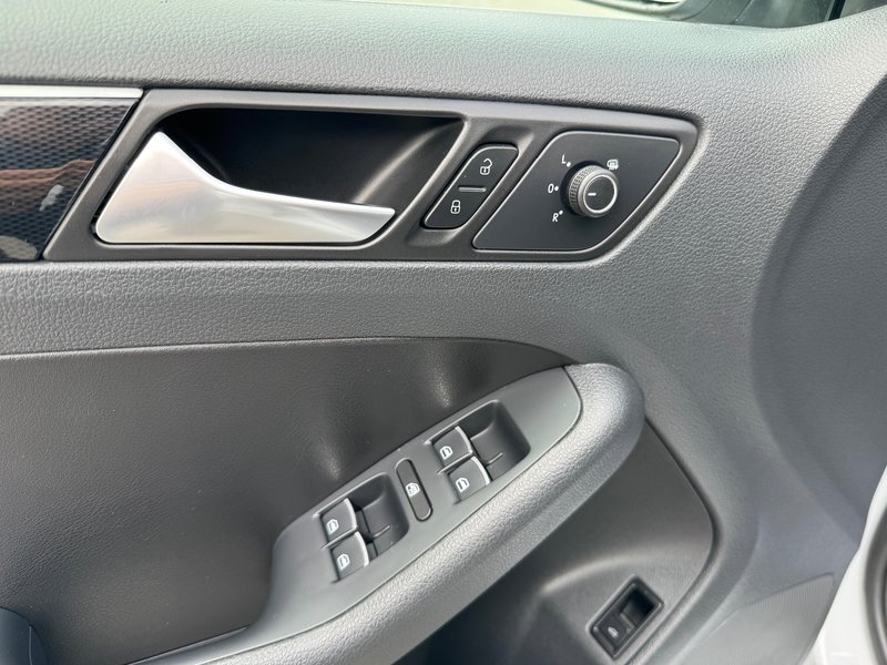 Volkswagen Jetta Wolfsburg Edition PNEUS D'HIVER TOIT OUVRANT 2017 INSPECTE+SIEGE CONDUCTEUR ELECTRIQUE+CAMERA DE RECU+SIEGES CHAUFFANT+PHARE AUTOMATIQUE+AIR CLIMATISE