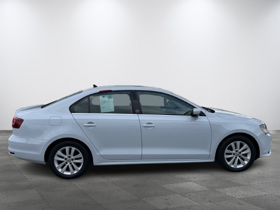 Volkswagen Jetta Wolfsburg Edition PNEUS D'HIVER TOIT OUVRANT 2017 INSPECTE+SIEGE CONDUCTEUR ELECTRIQUE+CAMERA DE RECU+SIEGES CHAUFFANT+PHARE AUTOMATIQUE+AIR CLIMATISE