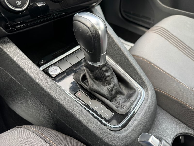 Volkswagen Jetta Wolfsburg Edition PNEUS D'HIVER TOIT OUVRANT 2017 INSPECTE+SIEGE CONDUCTEUR ELECTRIQUE+CAMERA DE RECU+SIEGES CHAUFFANT+PHARE AUTOMATIQUE+AIR CLIMATISE