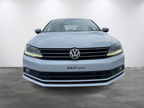 Volkswagen Jetta Wolfsburg Edition PNEUS D'HIVER TOIT OUVRANT 2017 INSPECTE+SIEGE CONDUCTEUR ELECTRIQUE+CAMERA DE RECU+SIEGES CHAUFFANT+PHARE AUTOMATIQUE+AIR CLIMATISE