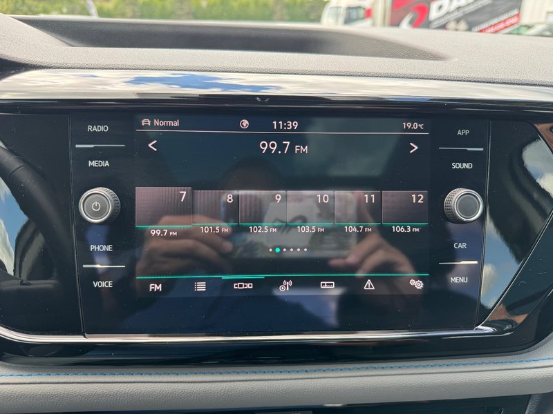 Volkswagen Taos Comfortline Black Edition AWD PAS ACCIDENTE 2024 INSPECTE+DEMARREUR+TOIT PANORAMIQUE+SIEGE ELECTRIQUE+ANDROID AUTO/APPLE CARPLAY+BOUTON POUSSOIR