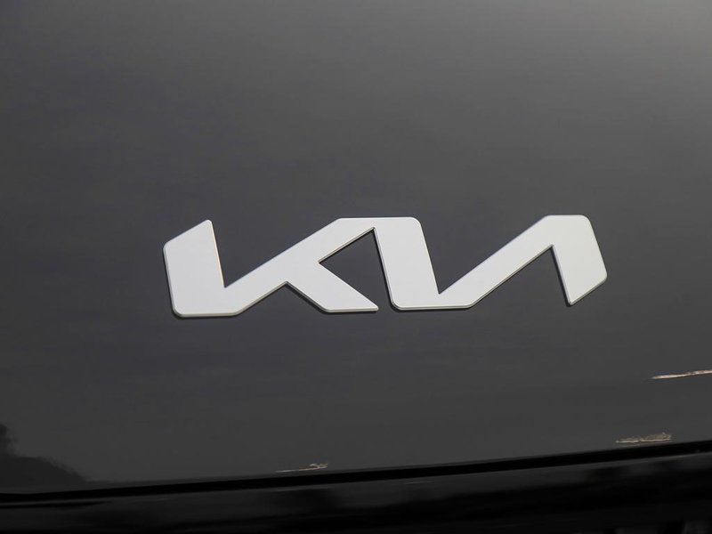 2026 Kia Carnival HEV LX+ Power Sliding Doors | Power Liftgate | Kia Connect | Heated Seats | Heated Wheel | Push Start