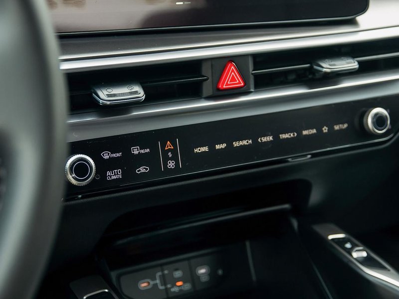 2025 Kia Sorento PHEV EX Heated Seats | Heated Steering Wheel | Lane Keep Assist | Adaptive Cruise Control | 6 Seater