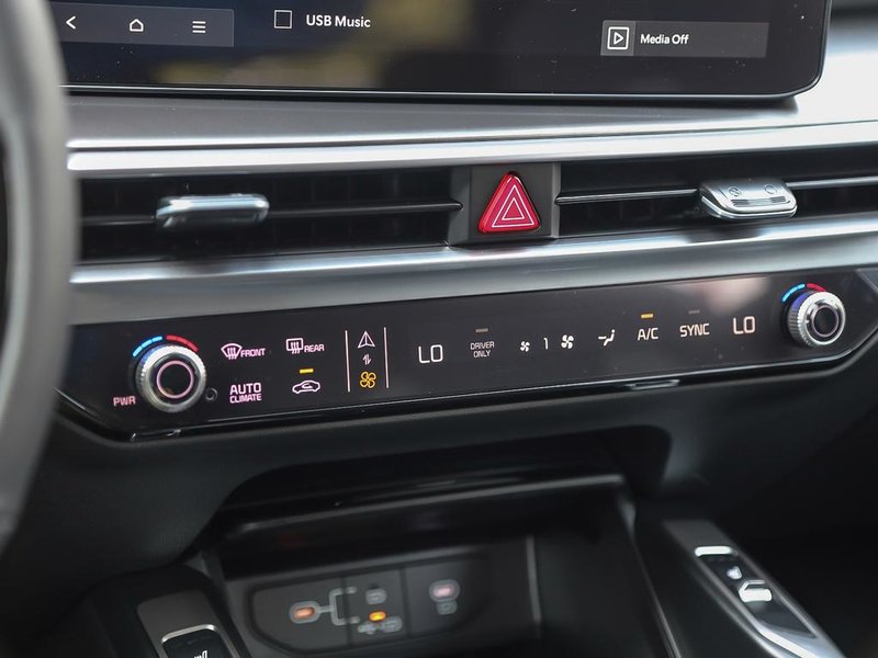 2026 Kia Sorento PHEV LX AWD Kia Connect | Park Sensors | Heated Seats | Dual-Climate Control | Backup Camera