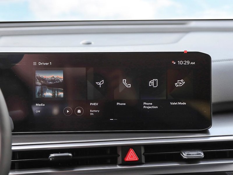 2026 Kia Sorento PHEV LX AWD Kia Connect | Park Sensors | Heated Seats | Dual-Climate Control | Backup Camera