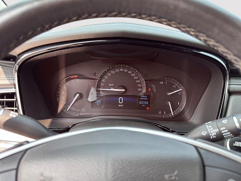2017 Cadillac XT5 Luxury Leather + Panoramic Sunroof + Back up camera