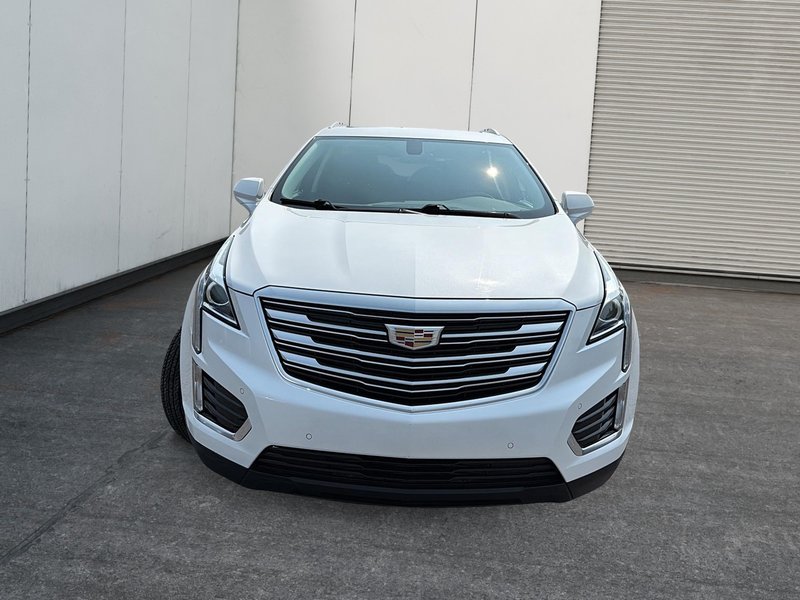 2017 Cadillac XT5 Luxury Leather + Panoramic Sunroof + Back up camera