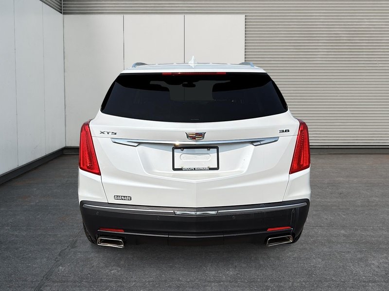 2017 Cadillac XT5 Luxury Leather + Panoramic Sunroof + Back up camera