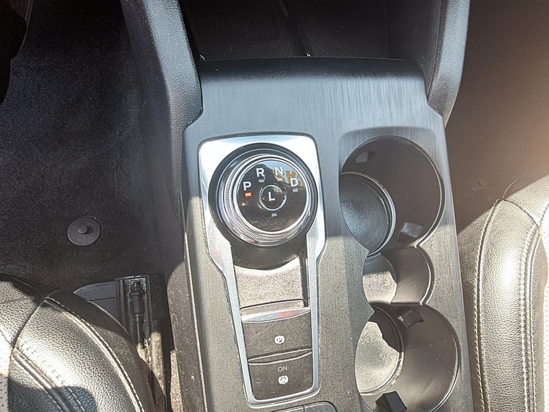 Ford Escape Titanium Hybrid 2021 AWD + Toit ouvrant + Cuir + Camera de recul