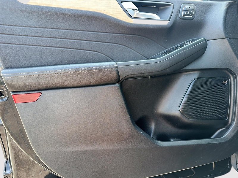Ford Escape Titanium Hybrid 2021 AWD + Toit ouvrant + Cuir + Camera de recul