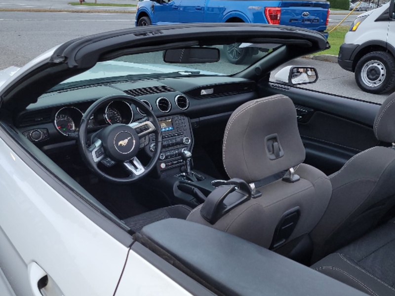 2016 Ford Mustang convertible V6 DÉCAPOTABLE | LOW KM |