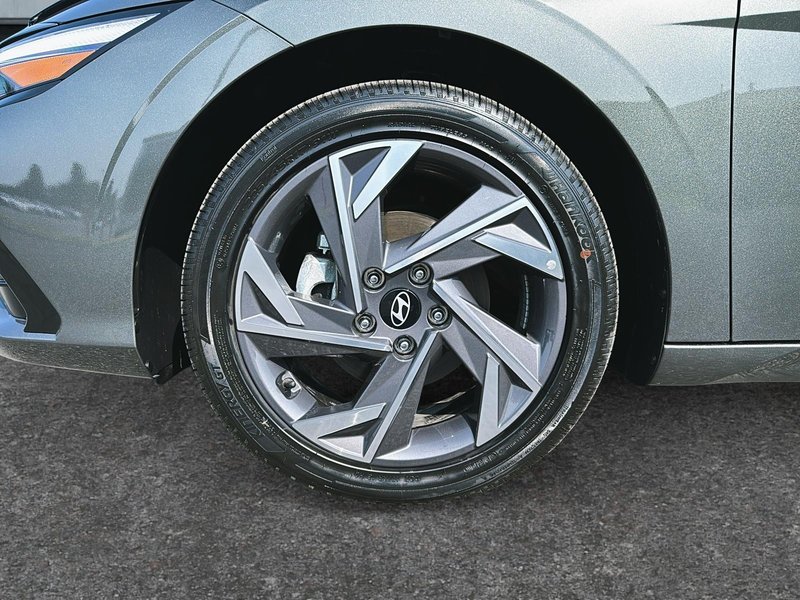 Hyundai Elantra Hybrid Luxury 2025 Toit ouvrant + Navi + cuir
