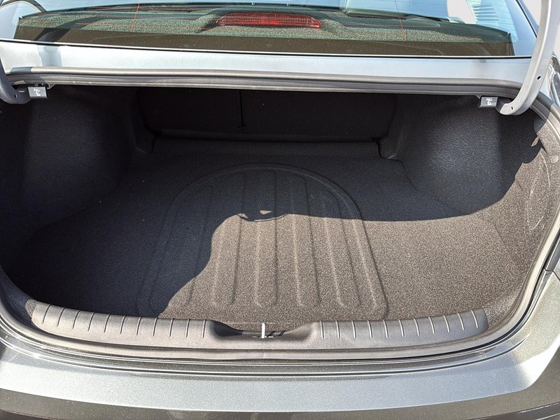Hyundai Elantra Hybrid Luxury 2025 Toit ouvrant + Navi + cuir