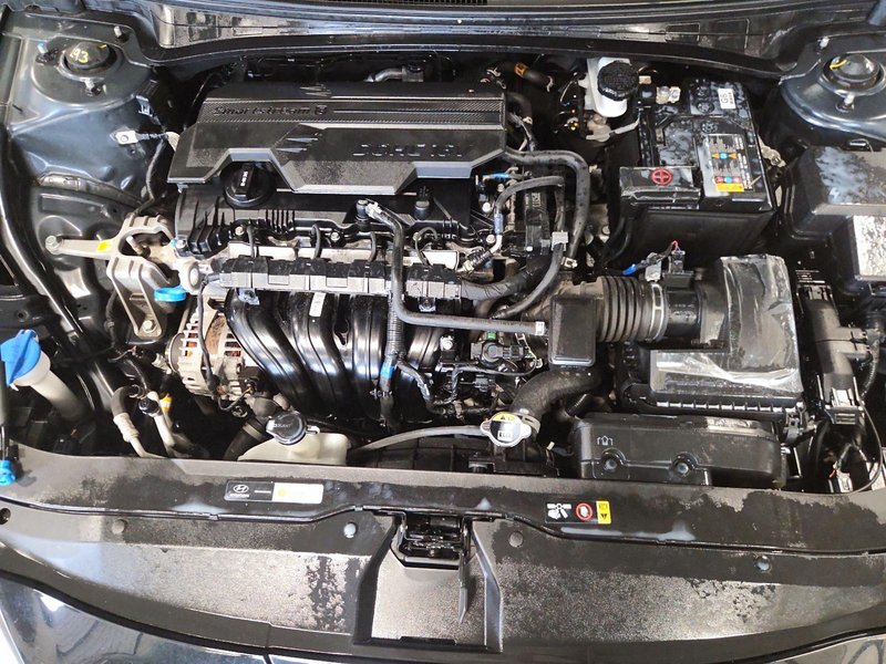 Hyundai Elantra Preferred  Ensemble Tech 2025 | TOIT-OUVRANT - CUIR - APPLECARPLAY |