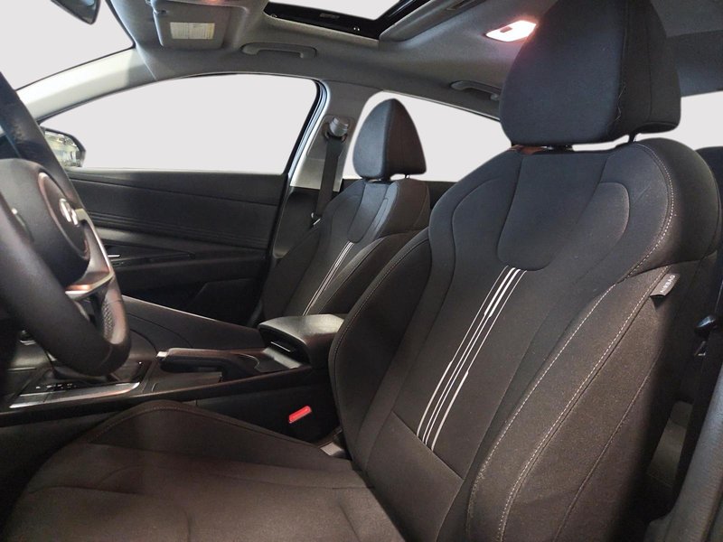 Hyundai Elantra Preferred  Ensemble Tech 2025 | TOIT-OUVRANT - CUIR - APPLECARPLAY |