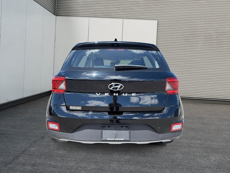 2021 Hyundai Venue Preferred Heated seats + Back up camera