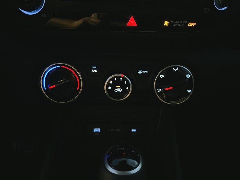 2023 Hyundai Venue Essential Heated seats + Reversing camera + CarPlay