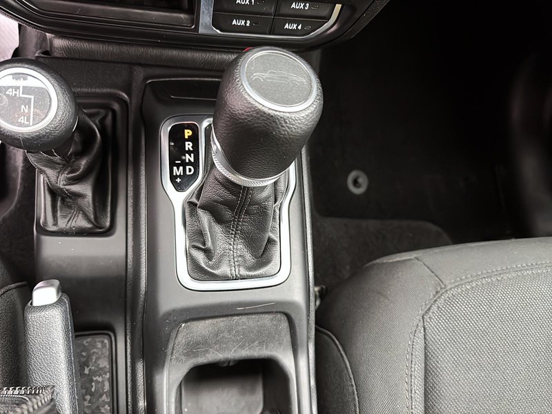 2023 Jeep Gladiator Willys + Boîte de Fibre 4X4 + Heated seats + Back up camera