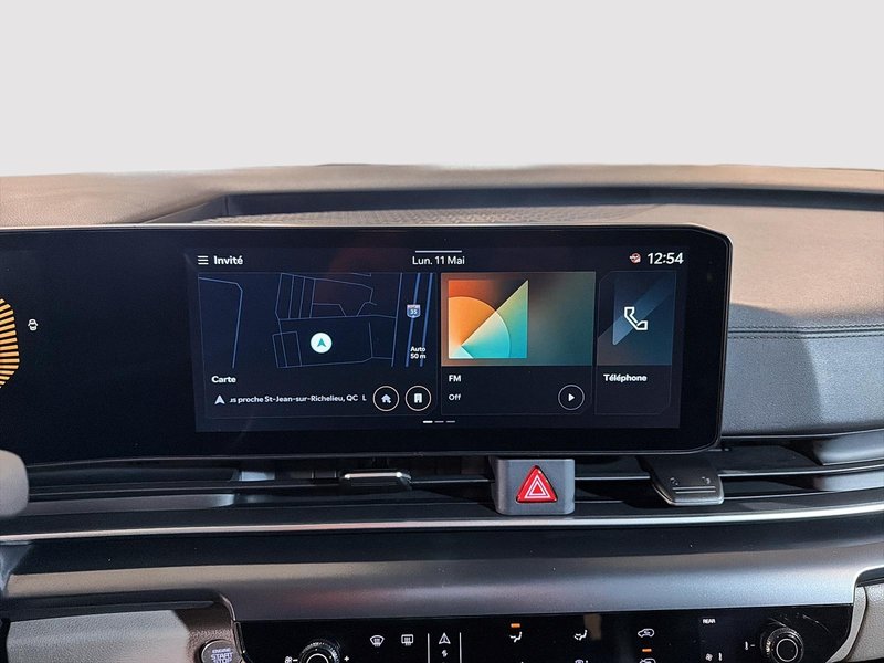 2025 Kia Carnival LX + Heated seats + Back up Camera